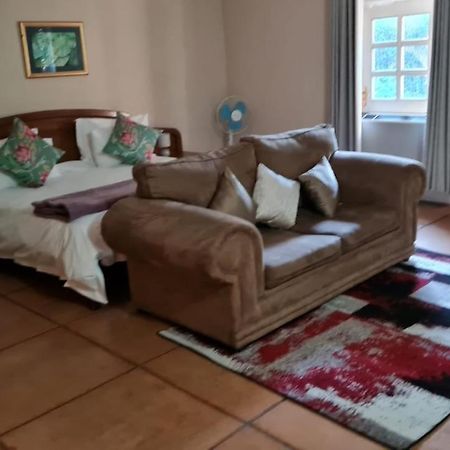 The Hertford Country Hotel 요하네스버그 외부 사진